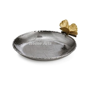 Plateau à thé et café en acier inoxydable de dernière conception avec poignées en forme de feuille Plateau de service alimentaire de forme ronde de la plus haute qualité - Product Image 6