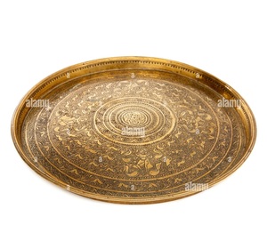 Plateau en métal décoratif en finition antique or et laiton, de forme rectangulaire et avec poignée, pour les ustensiles à salade, les hôtels et les restaurants - Product Image 4