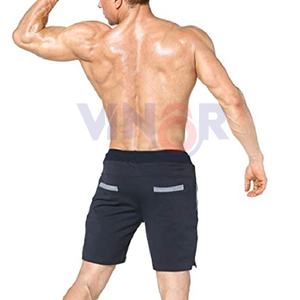 กางเกงขาสั้นออกกำลังกายสไตล์เรียบง่ายสำหรับผู้ชาย - Product Image 3