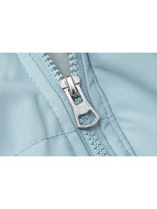 Doudoune matelassée légère et épaisse pour femme, la plus vendue, en nylon, à manches longues, couleur unie, avec fermeture éclair, coupe ajustée, vente en gros - Product Image 4