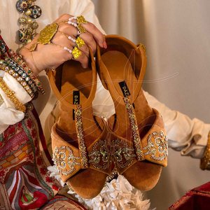 Accessoires vestimentaires, sandales pour femmes, nouveau style, logo personnalisé imprimé, dessus en daim antidérapant, semelle intermédiaire en cuir naturel, vente chaude - Product Image 4