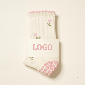 Chaussettes de Pilates personnalisées BCSI, tricotées, motif fleur de tulipe mignon, antidérapantes, respirantes, séchage rapide, à volants, pour femmes, pour la gym/yoga quotidienne en intérieur - Product Image 1