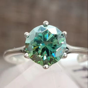 Bague ronde verte en argent sterling Belle bague de fiançailles Bague Moissanite Diamant à facettes et autres bijoux en diamant Pendentif - Product Image 1
