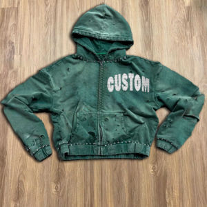 เสื้อฮู้ดครอปซิปผ้าเฟรนช์เทอร์รี่ผสมโพลีเอสเตอร์/คอตตอน สไตล์สตรีทแวร์ ลวดลายขาดๆ แบบดิสเทรส น้ำหนัก 450 GSM ซักย้อมสีแบบแอซิด ประดับคริสตัล  รับสกรีนโลโก้ตามแบบ สำหรับฤดูหนาว - Product Image 2