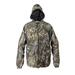 Conjunto de dos piezas de camuflaje para caza o actividades al aire libre con ropa de camuflaje sostenible y chaqueta de caza reversible para hombre. - Product Image 3