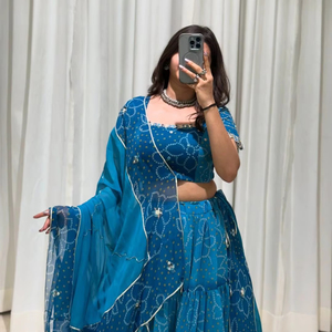 Exclusivo de Boutique India, Último Modelo Glamuroso e Impresionante de Lehenga Choli para Fiesta Nupcial, Diseño de Diseñador, Especial para Festivales, Ropa Étnica Elegante - Product Image 1