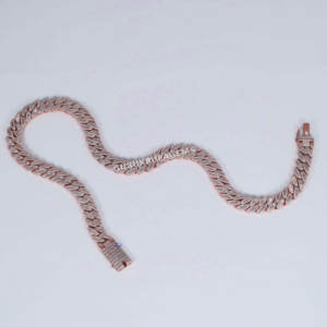 Présentant une chaîne très attrayante de conception récente fabriquée en argent sterling 925 ornée de diamants Moissanite envoûtants - Product Image 6