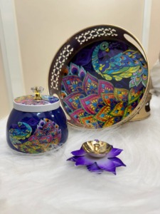 Ensemble de pots et plateaux décoratifs en métal Pichwai pour la décoration de la maison Cadeau de retour du festival - Product Image 4
