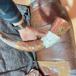 Cuerno para beber de ágata genuina seguro para alimentos de alta demanda vikingo con soporte de latón para boda, hogar, hotel por Falak World Export - Product Image 1