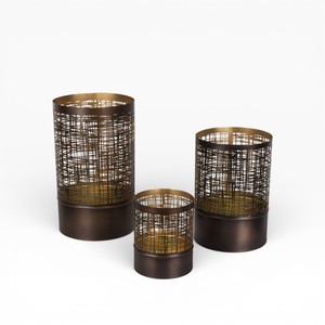 Ensemble de bougeoirs décoratifs en métal noir avec motif de feuille découpé et finition intérieure dorée - Product Image 5