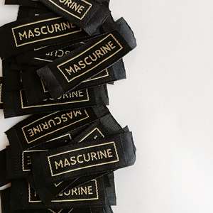 100 étiquette tissée de vêtements de marque personnalisée étiquette de tissu de vêtement avec logo 2x5cm pli d'extrémité/pli central de haute qualité - Product Image 5