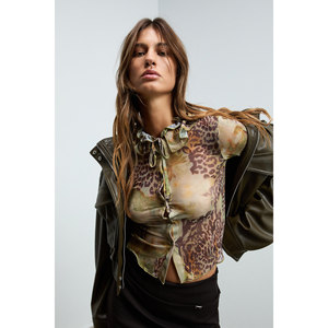 GRIMELANGE VIVERRO Blusa de tela de malla con botones y textura suave estampada elástica para mujer - Product Image 3