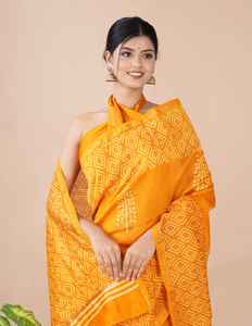 Sarees en mousseline de soie marron sur mesure sérigraphié et bloc imprimé avec des techniques tissées pour un style uni personnalisé pour une utilisation sur canapé - Product Image 5