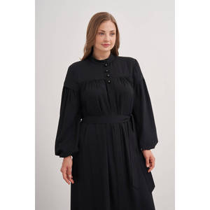 Robe noire ample et confortable avec ceinture à nouer - Product Image 2