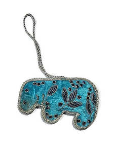 Adornos Navideños de Lujo Hechos a Mano con Zari |   Decoración Colgante Personalizada Bordada a Todo Color |   Festivo Indio de Alta Calidad - Product Image 6