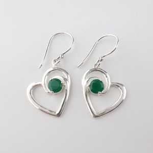 Boucles d'oreilles clous en onyx vert, argent sterling plaqué or, pierre de naissance de mai, bijoux cadeau pour femme, fabrication artisanale, mode raffinée, anniversaire - Product Image 2