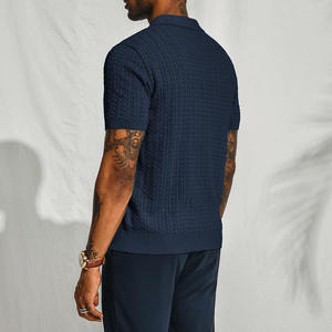 Polo en maille texturée avec tissu de qualité supérieure et coupe moderne Polo en maille texturée pour homme Conçu pour un style décontracté chic - Product Image 4