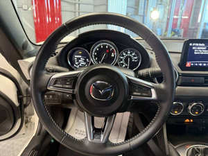 Roadster compact à propulsion arrière Grand Touring 2024 d'occasion, intérieur haut de gamme, maniabilité fluide avancée, NEDC 601-700 km, 200-250 kW - Product Image 5