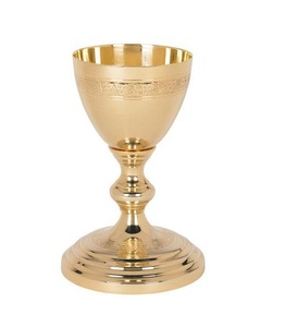 Chén Thánh bằng đồng thau thiết kế hình chữ thập, kèm đĩa thánh mạ vàng, mạ bạc, kỹ thuật đúc kim loại, khắc hoa văn. - Product Image 2