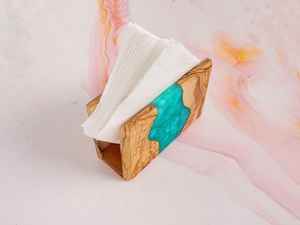 2024 Top vente Art moderne thème porte-serviettes résine bleue époxy boîte à mouchoirs pour la maison salle à manger ou cuisine ornements et cadeaux - Product Image 3