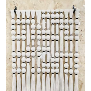 Silencio en Blanco y Negro, Tapiz de Pared Mexicano de Macramé, Arte de Pared Bohemio Hecho a Mano con Diseño de Borlas Estilo Caralarga - Product Image 1