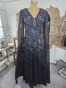 Hermosos Vestidos de Noche Largos de Satén Hechos a Mano con Diseño Moderno y Cuentas de Cristal, Transpirables para el Trabajo - Product Image 5