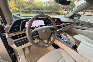 PRÊT À CONDUIRE - VÉHICULE D'OCCASION À VOLANT À GAUCHE |   Conduite à droite |   CADILLACCSS ESCALADEESS PREMIUMMSS LUXURYYSS PLATINUMMSS 2021 - Product Image 3