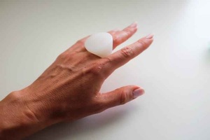 Anneaux en résine acrylique de forme ronde, fabriqués à la main, anneaux d'amour pour femmes, bijoux de fête, vente en gros au meilleur prix - Product Image 5