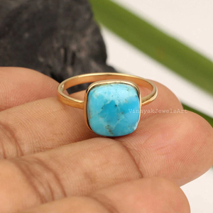 Hermoso Natural Arizona Turquesa 10x10mm Bisel Set Anillo Unisex Plata de Ley 925 18K Micron Chapado en Oro Eternidad Vermeil - Product Image 1