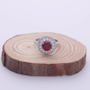 Anillo de compromiso de oro blanco, rosa y amarillo de 18 quilates con doble halo de piedras preciosas rojas cultivadas en laboratorio de 2.21 quilates y diamantes redondos para mujer - Product Image 1