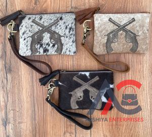 2024 venta al por mayor de pelo personalizado en cuero de vaca grabado láser bolsa de mano desmontable occidental cuero genuino cremallera teléfono bolsa monedero - Product Image 1