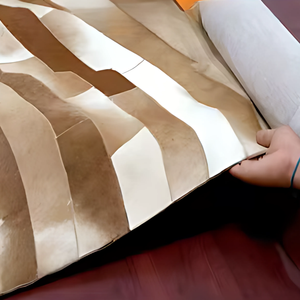 Top vente peau de vache en cuir Patchwork tapis et ensembles motif abstrait haute pile mur à mur pour la maison et le bureau - Product Image 1