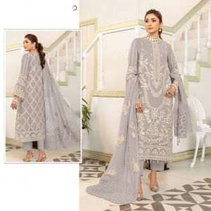 Costume Salwar en soie de style ethnique avec broderie lourde Autres accessoires ethniques - Product Image 2