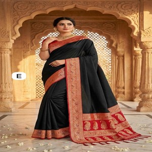 Sari en soie Paithani douce VASTRA COTTAGE avec tissage Zari, motif Meenakari, pallu riche en motifs de paon et chemisier en soie contrastant - Product Image 2