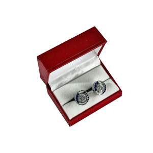 Boutons de manchette en boîte cadeau argentée détaillée en pierre bleue blanche - Product Image 1