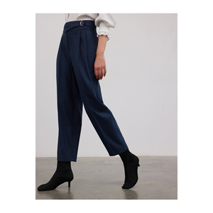 Pantalones de corte zanahoria con pliegues dobles y mezcla de viscosa antiarrugas, color índigo marrón - Product Image 4