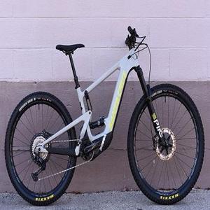 จักรยานเสือภูเขาไฟฟ้า Santaa Cruzz Heckler E-MTB รุ่นปี 2026, คาร์บอน CC - Product Image 1