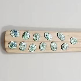 หินเปลือกหอยเป๋าฮื้อธรรมชาติคุณภาพสูง รูปทรงผสม ขัดเงา สำหรับบำบัดรักษา 100% ธรรมชาติ - Product Image 4