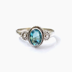 Anillo de Topacio Azul Ovalado de Plata 925 de Diseño Moderno, Joyería Pulida de Alta Calidad, Regalo de Aniversario para Mujer - Product Image 1
