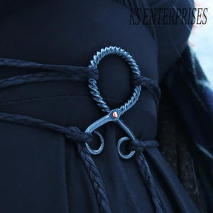 Broche en fer noir de style médiéval fait à la main unisexe Offre Spéciale en fer forgé torsadé viking accessoires de conception mariages de perles - Product Image 4