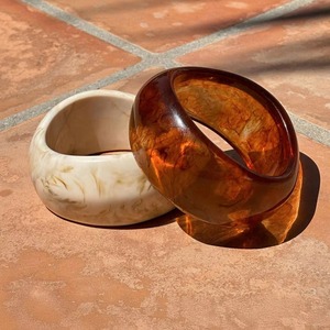 Juego de 3 Brazaletes de Resina Hechos a Mano, Gruesos y Voluminosos, en Colores Personalizados, con Diseño de Modelado Manual para Mujer - Product Image 1