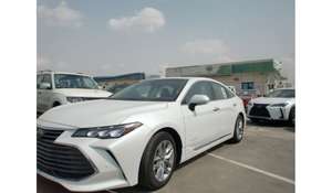 2022 pour XLE 4x4 Berline d'occasion Essence Automatique Régulateur de vitesse adaptatif Sièges en cuir Transmission intégrale Feux LED Caméra 360° 4 places - Product Image 2