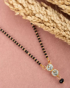 Hermoso Mangalsutra de diseñador con doble cadena y diseño de colgante de corazón a los mejores precios - Product Image 1
