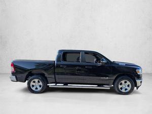 MEILLEURE ARRIVÉE! Véhicule commercial d'occasion 2022 1500 BigHorn/Lone Star A/T V-8 4.X.2 - Product Image 3