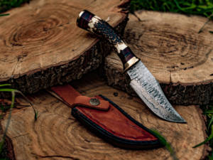 Couteau de chasse à lame fixe en acier Damas fait main OEM, manche en corne de cerf, lame à pointe clip, haute durabilité, garantie 3 ans, étui en cuir - Product Image 5