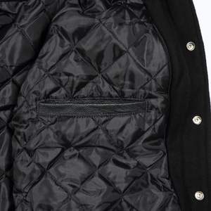 แจ็คเก็ตบอมเบอร์สำหรับผู้ชายไซส์พิเศษสไตล์วินเทจสำหรับฤดูหนาวกระดุมขนแกะออกแบบโลโก้เบสบอลหนังวัวระบายอากาศได้ดี - Product Image 6