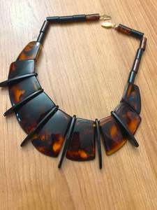 Collar de piedra de resina único para regalos y fiestas - Product Image 2