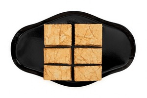 Bandeja de servicio de chocolate de metal decorativa, pieza elegante con acabado negro, agrega un toque de lujo a cualquier configuración festiva o de comedor - Product Image 5