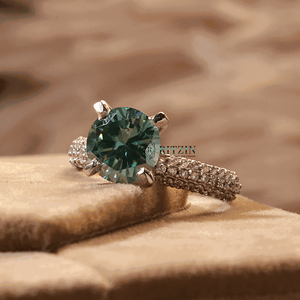 Anillo de Compromiso de Plata de Ley con Moissanita Azul de Corte Redondo, 3 Hileras de Acentos Solitarios, Engaste de Puntas para Mujer - Product Image 5