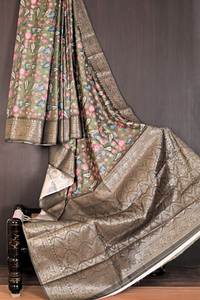 Saree ดีไซเนอร์ที่มีขอบการทอผ้าและการพิมพ์ที่ดีพร้อมกับ zari butti ขนาดเล็กที่สวยงามใช้ได้ทั้งส่าหรี - Product Image 4